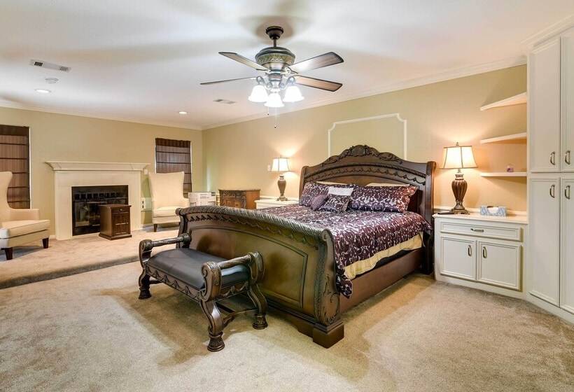 Expansive Texas City Retreat ~ 16 Mi To Galveston!