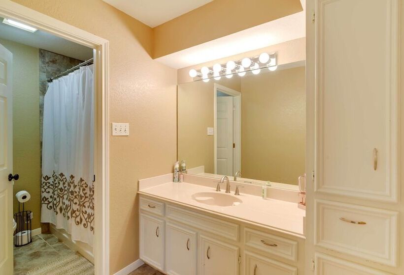 Expansive Texas City Retreat ~ 16 Mi To Galveston!