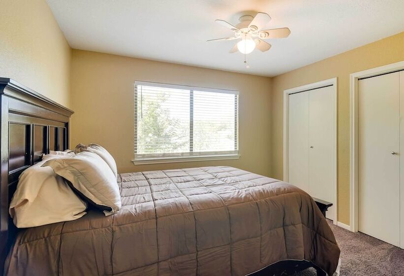 Expansive Texas City Retreat ~ 16 Mi To Galveston!