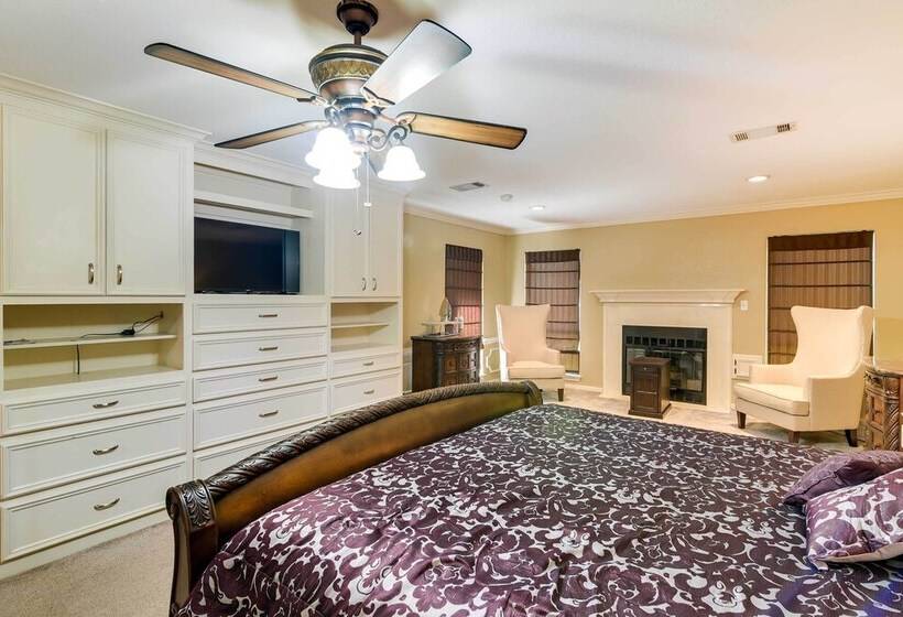 Expansive Texas City Retreat ~ 16 Mi To Galveston!