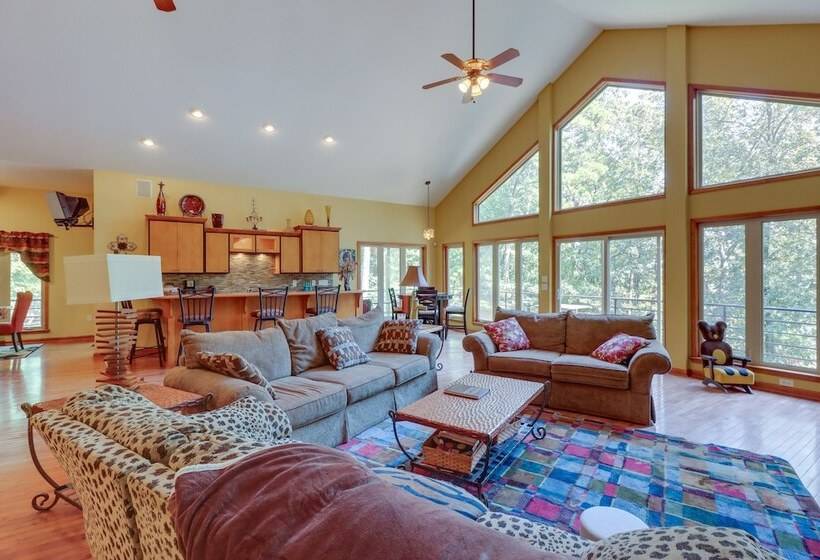 Fairfield Bay Retreat W/ Fireplaces & Lake Access