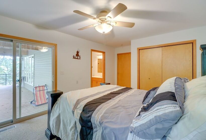 Fairfield Bay Retreat W/ Fireplaces & Lake Access