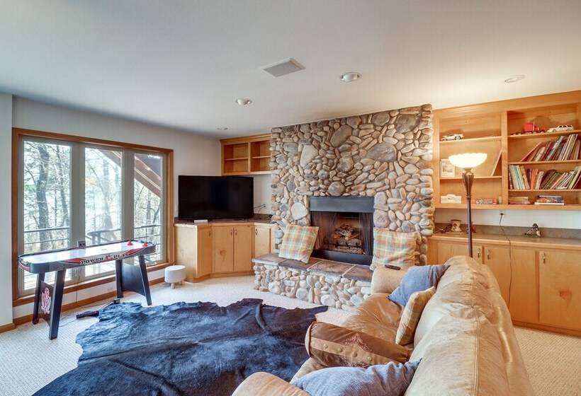 Fairfield Bay Retreat W/ Fireplaces & Lake Access