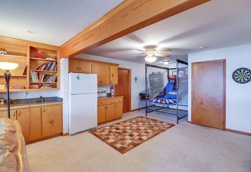 Fairfield Bay Retreat W/ Fireplaces & Lake Access