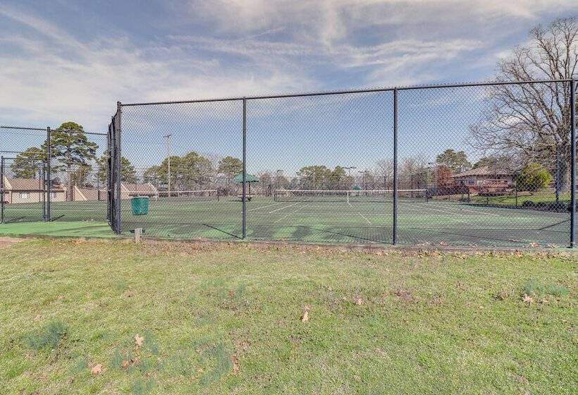 Fairfield Bay Retreat W/ Fireplaces & Lake Access