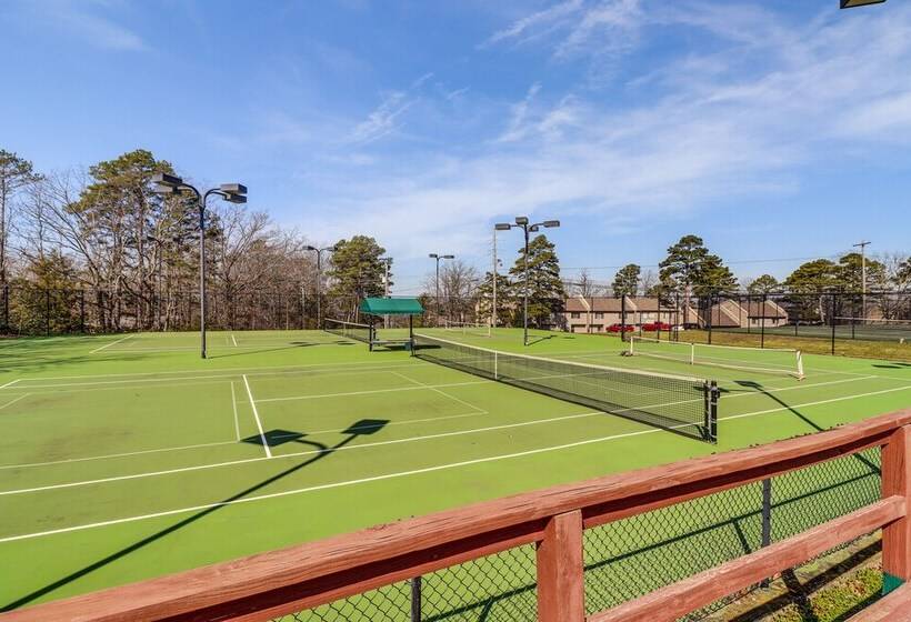 Fairfield Bay Retreat W/ Fireplaces & Lake Access