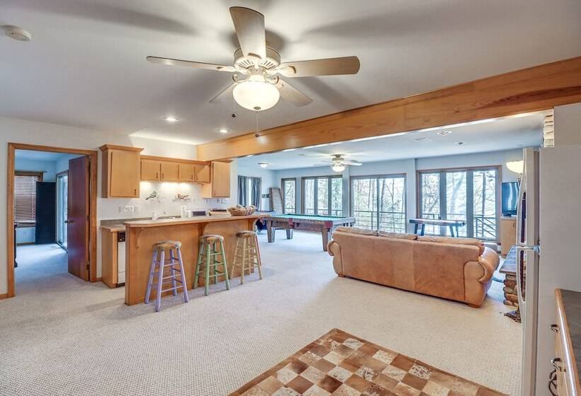 Fairfield Bay Retreat W/ Fireplaces & Lake Access