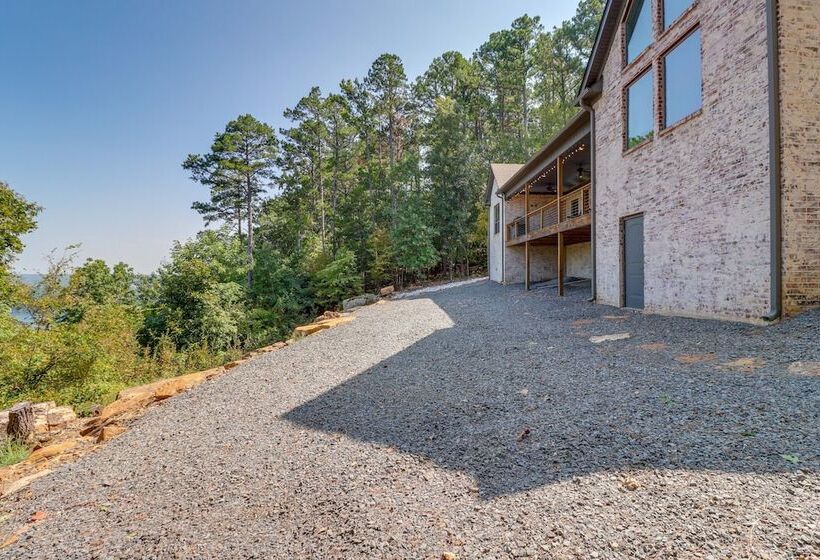 Family Friendly Edgemont Home W/ Deck & Lake Views
