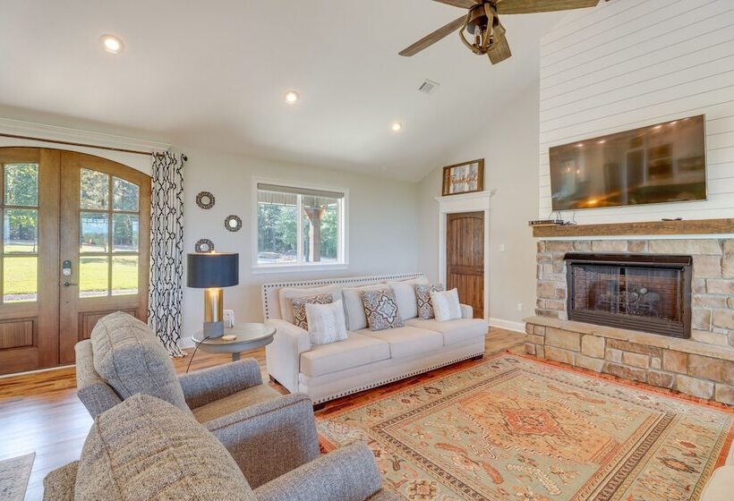 Family Friendly Edgemont Home W/ Deck & Lake Views