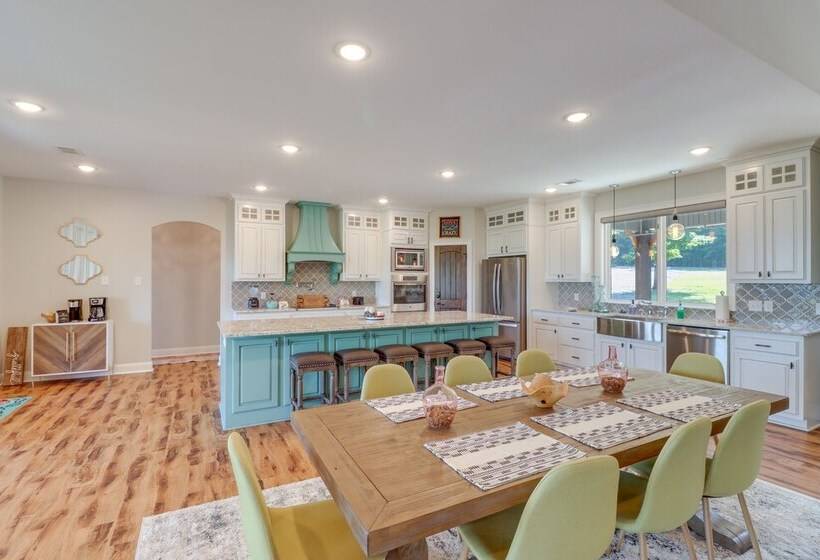 Family Friendly Edgemont Home W/ Deck & Lake Views