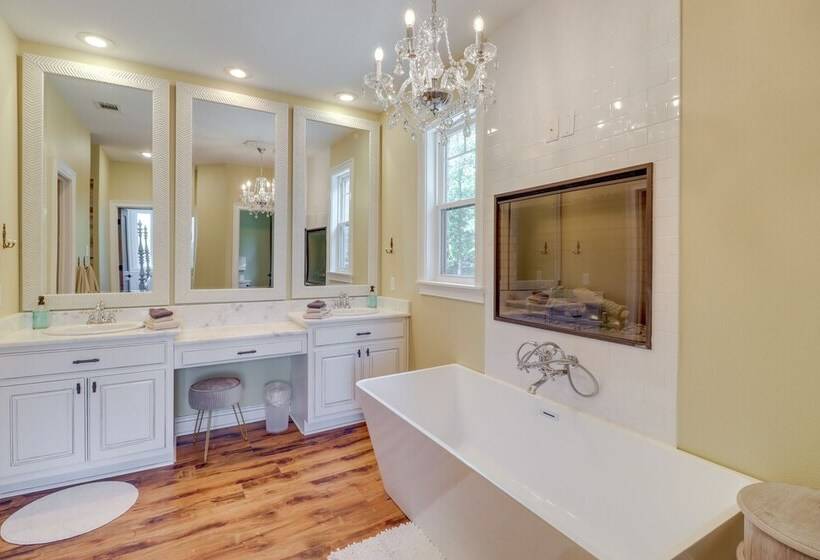 Family Friendly Edgemont Home W/ Deck & Lake Views