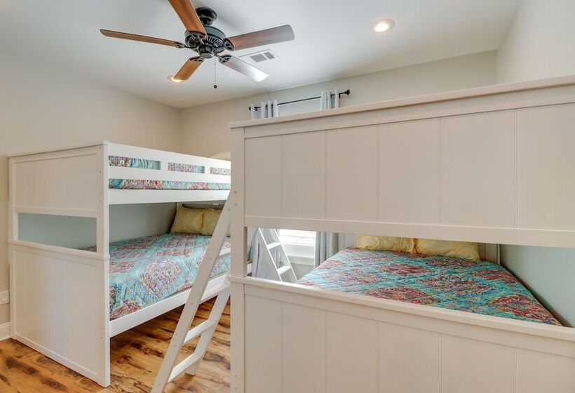 Family Friendly Edgemont Home W/ Deck & Lake Views