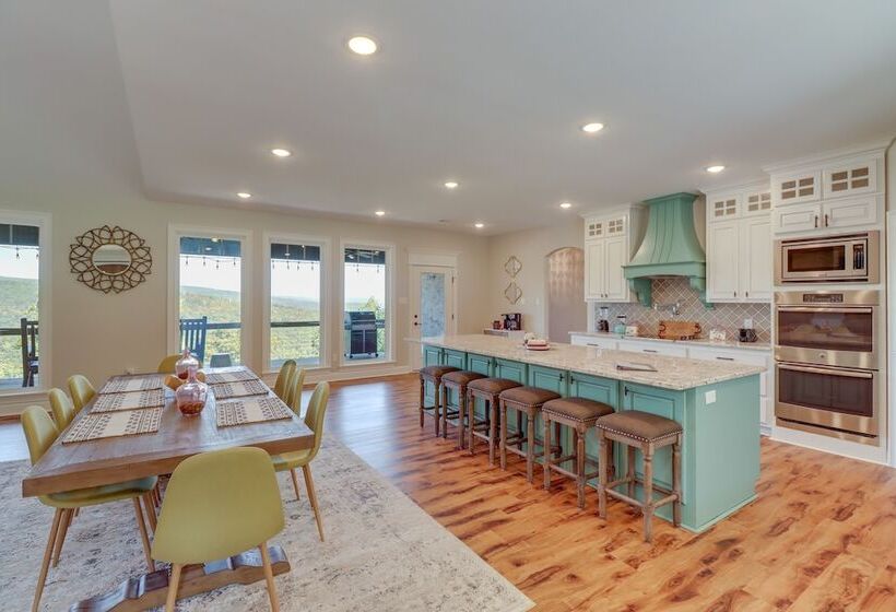 Family Friendly Edgemont Home W/ Deck & Lake Views