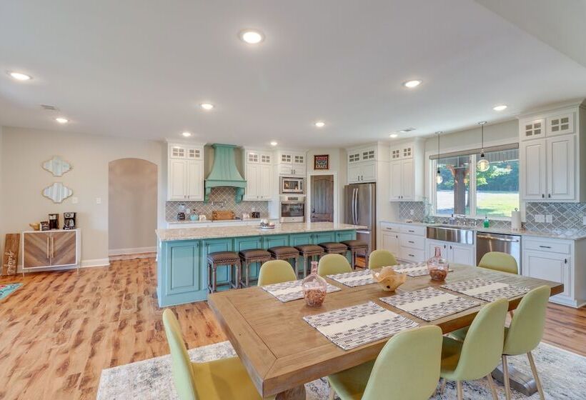 Family Friendly Edgemont Home W/ Deck & Lake Views