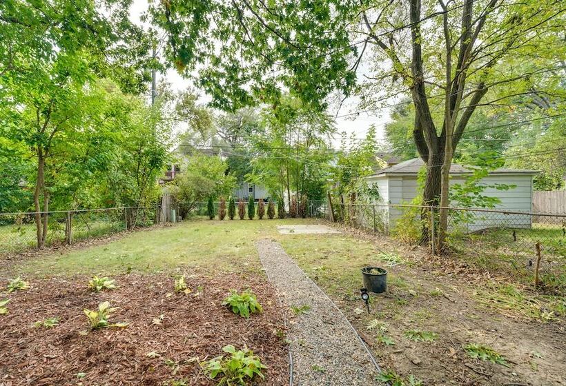 Family Friendly Ferndale Home: 3 Mi To Detroit Zoo