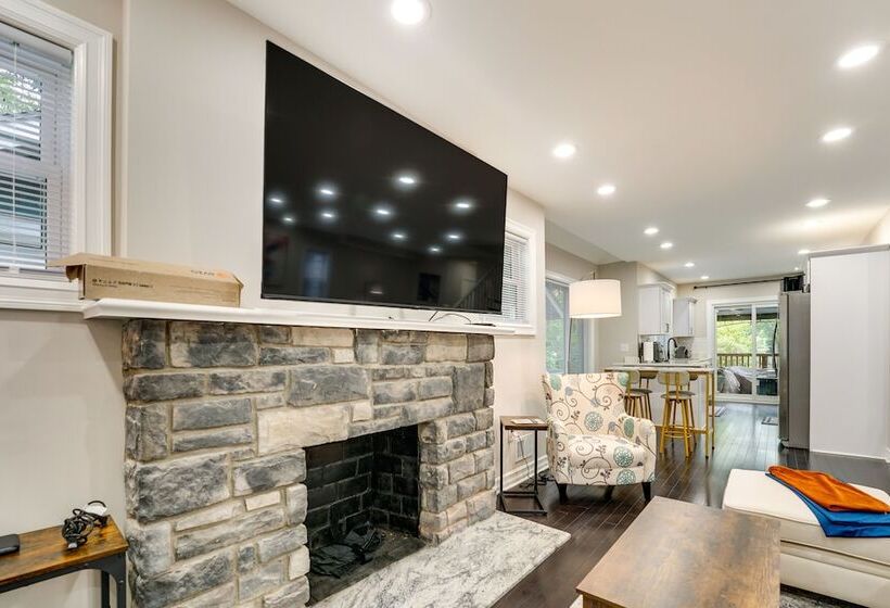 Family Friendly Ferndale Home: 3 Mi To Detroit Zoo