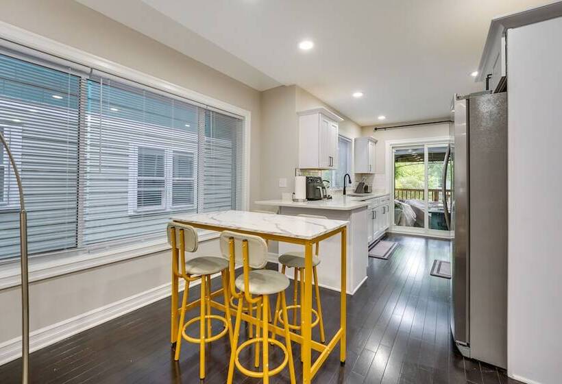 Family Friendly Ferndale Home: 3 Mi To Detroit Zoo