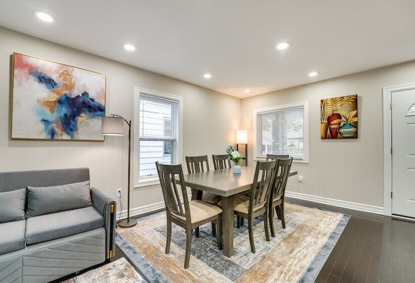 Family Friendly Ferndale Home: 3 Mi To Detroit Zoo