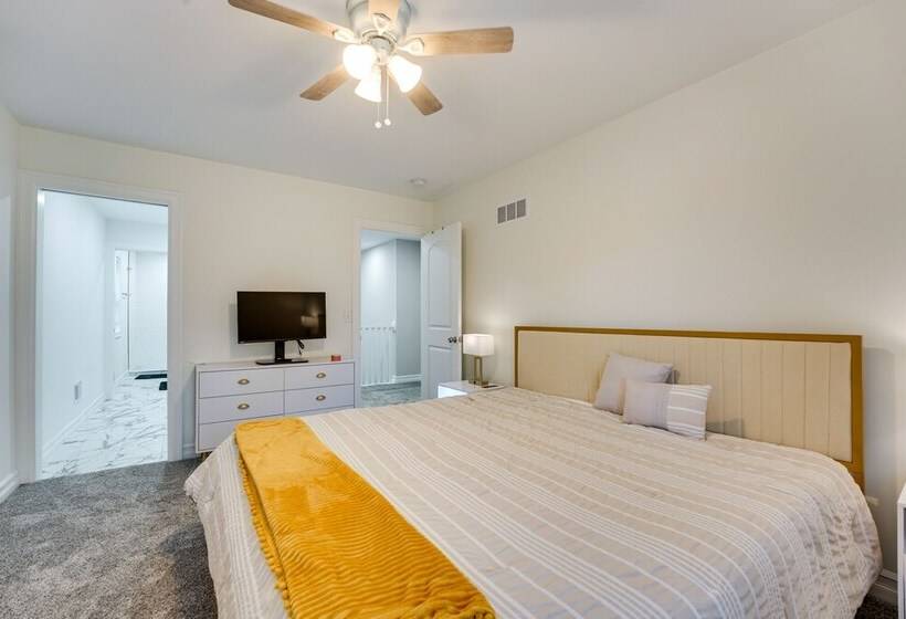 Family Friendly Ferndale Home: 3 Mi To Detroit Zoo