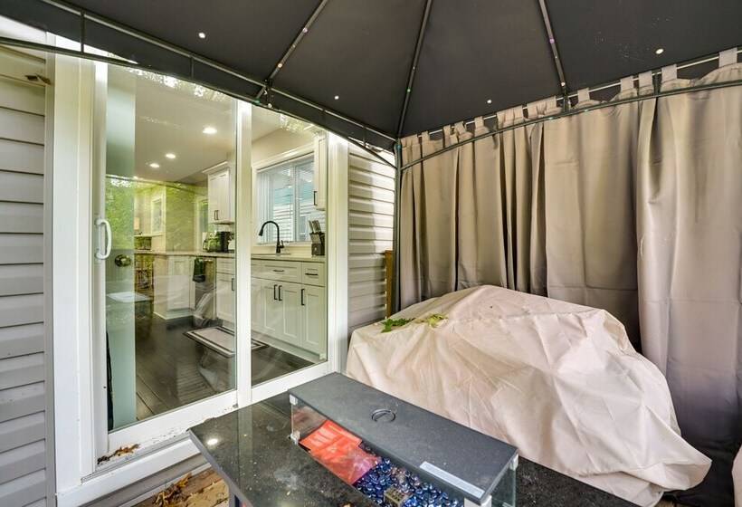 Family Friendly Ferndale Home: 3 Mi To Detroit Zoo