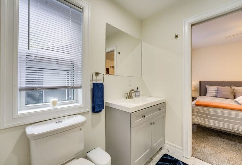 Family Friendly Ferndale Home: 3 Mi To Detroit Zoo