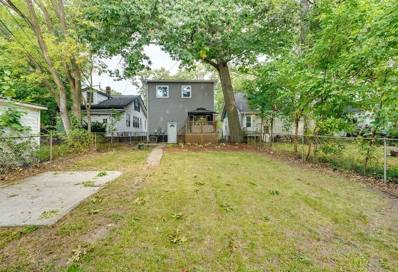 Family Friendly Ferndale Home: 3 Mi To Detroit Zoo