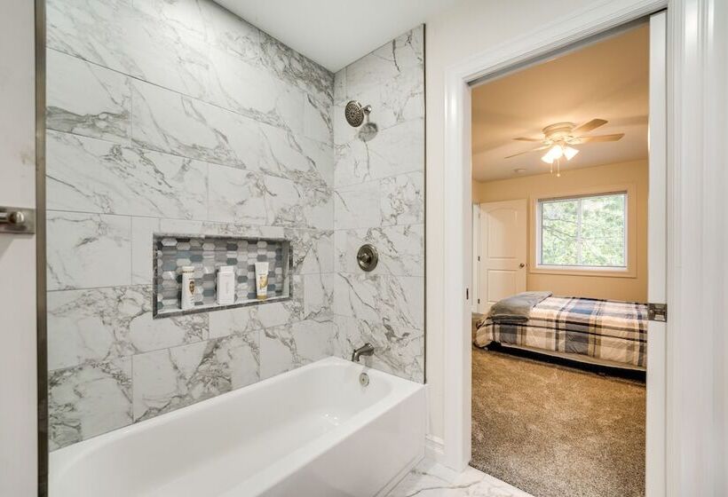 Family Friendly Ferndale Home: 3 Mi To Detroit Zoo