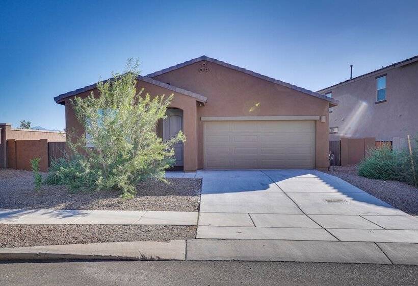 Family Friendly Home   1 Mi To Sahuarita Lake!