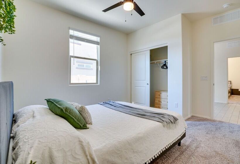 Family Friendly Home   1 Mi To Sahuarita Lake!