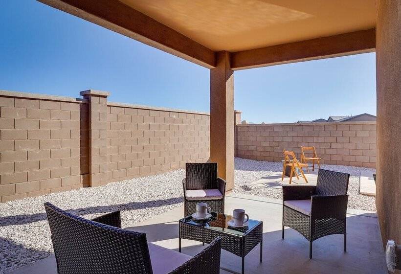 Family Friendly Home   1 Mi To Sahuarita Lake!