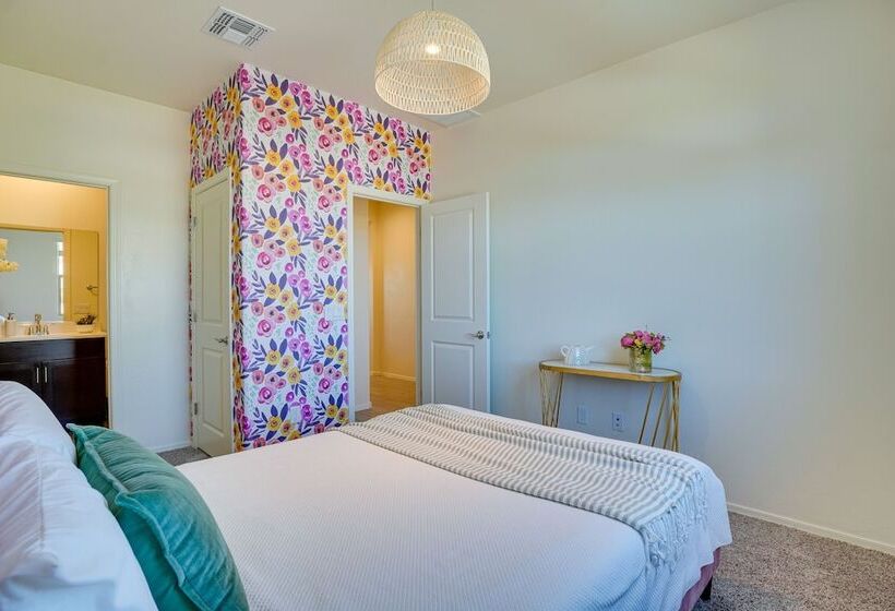 Family Friendly Home   1 Mi To Sahuarita Lake!