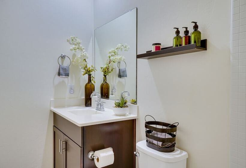 Family Friendly Home   1 Mi To Sahuarita Lake!