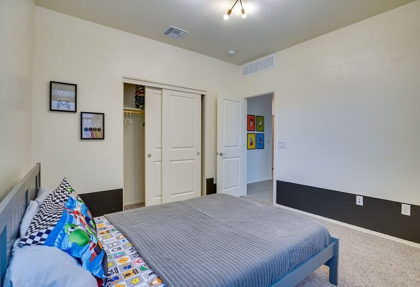 Family Friendly Home   1 Mi To Sahuarita Lake!