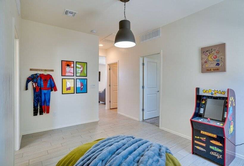 Family Friendly Home   1 Mi To Sahuarita Lake!