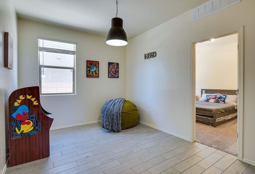 Family Friendly Home   1 Mi To Sahuarita Lake!