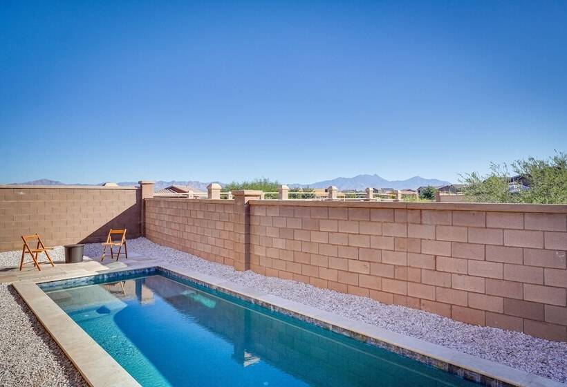 Family Friendly Home   1 Mi To Sahuarita Lake!