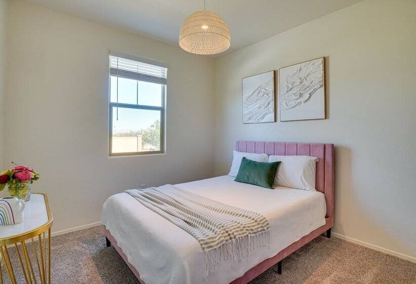 Family Friendly Home   1 Mi To Sahuarita Lake!