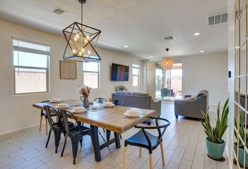 Family Friendly Home   1 Mi To Sahuarita Lake!