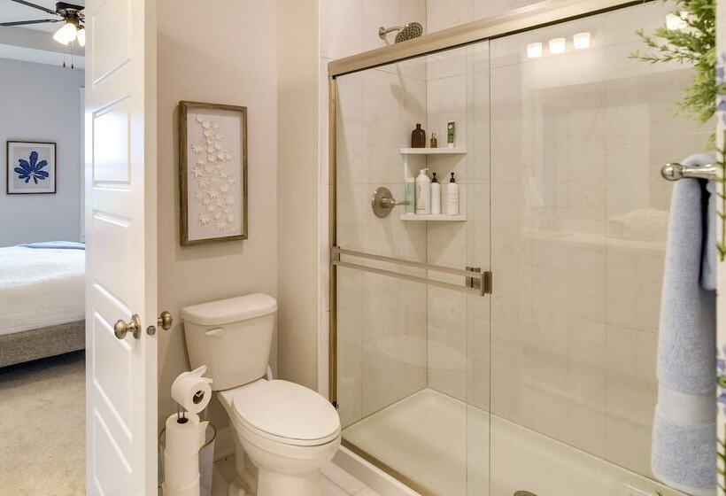 Family Friendly Home: 17 Mi To Des Moines!