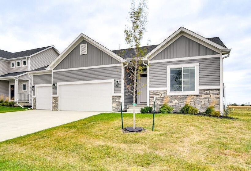 Family Friendly Home: 17 Mi To Des Moines!