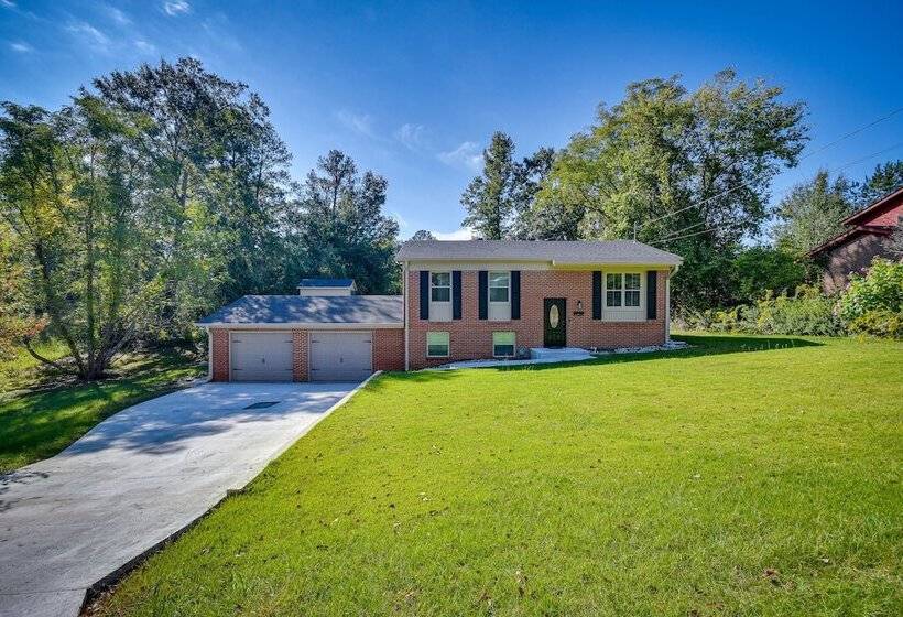 Family Friendly Tuskegee Home: 3 Mi To University!