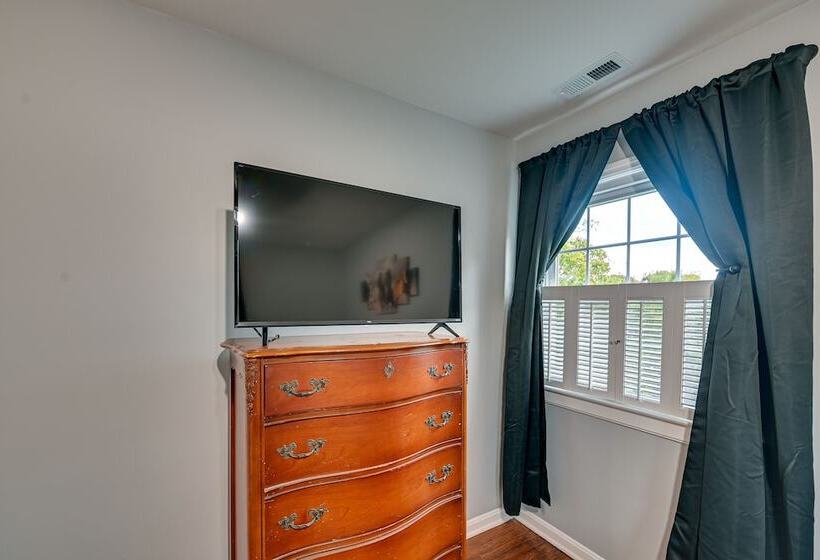 Family Friendly Versailles House: 12 Mi To Uk!