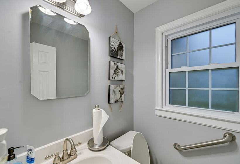 Family Friendly Versailles House: 12 Mi To Uk!