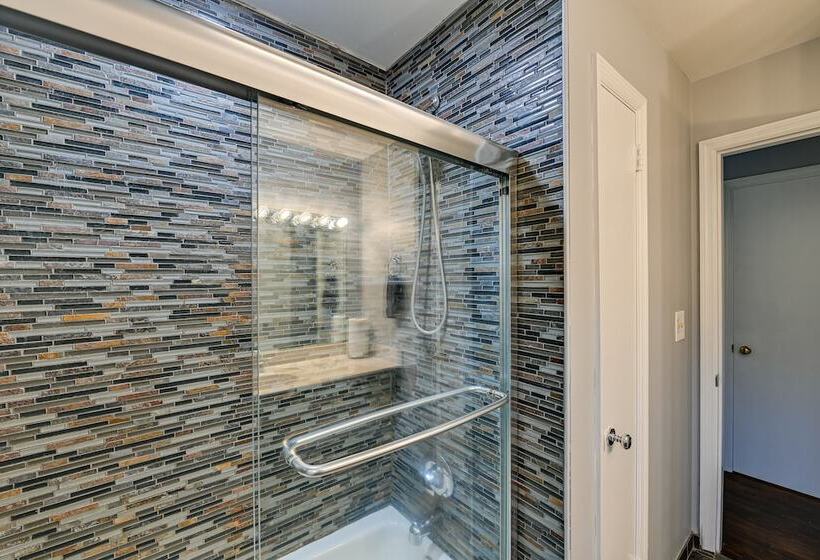 Family Friendly Versailles House: 12 Mi To Uk!