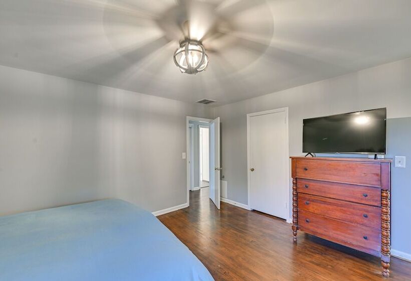 Family Friendly Versailles House: 12 Mi To Uk!