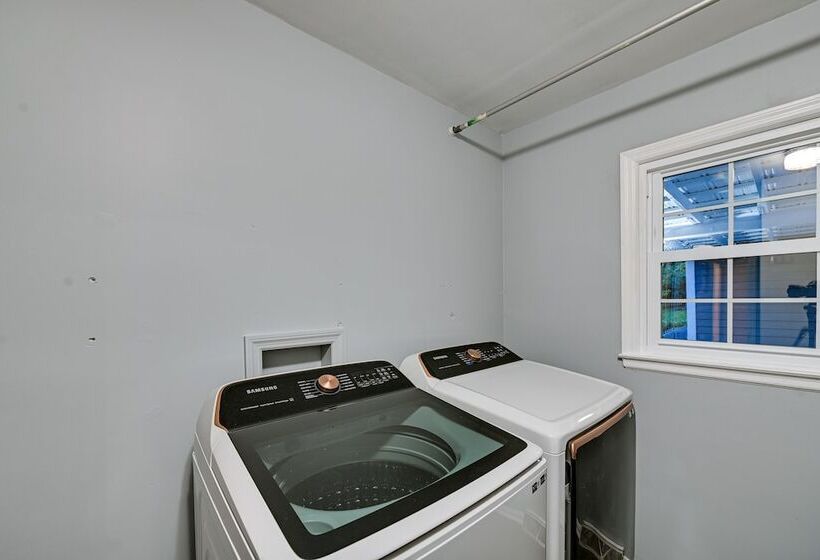 Family Friendly Versailles House: 12 Mi To Uk!