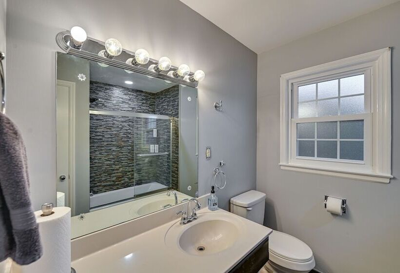 Family Friendly Versailles House: 12 Mi To Uk!