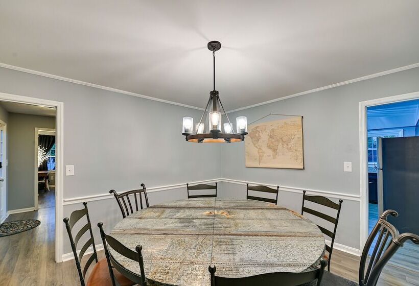 Family Friendly Versailles House: 12 Mi To Uk!