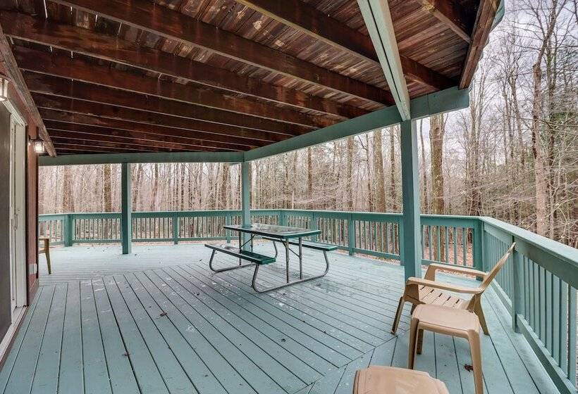 6 Mi To Jack Frost Ski Resort: Family Home W/ Deck