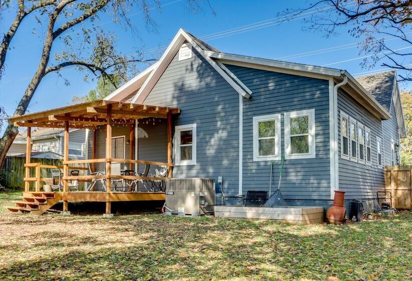 Fayetteville Home: 1 Mi To University Of Arkansas!